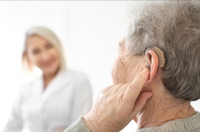 Использование только одного наушника: как это может повлиять на слух?